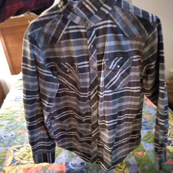 Long sleeve button up - Picture 3 of 3